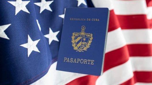 Comunidad cubana en Miami alerta por retrasos en trámites de pasaporte: pagó $300 y nunca lo recibió