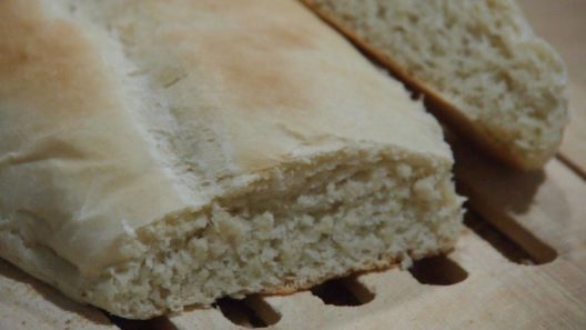 Pan de la cuota en Cuba: el Estado recurre a leña para cocinar y tracción animal para transporte