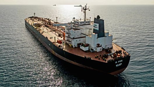 Tabla de salvación: Buque ruso con 200 mil barriles de diésel navega hacia La Habana a pesar de presión de Trump