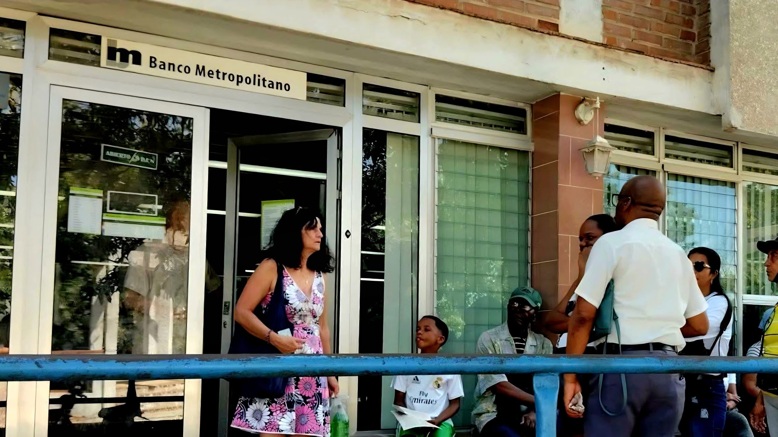 Banco Metropolitano reorganiza sus sucursales y amplía canales digitales para clientes