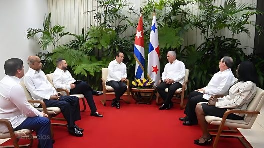 Díaz-Canel y el canciller de Panamá abordan comercio y relaciones bilaterales en La Habana