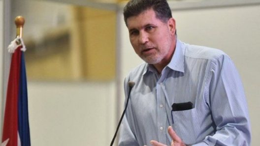 Oficial: Cuba permitirá a los emigrados invertir y ser dueños de negocios en la isla