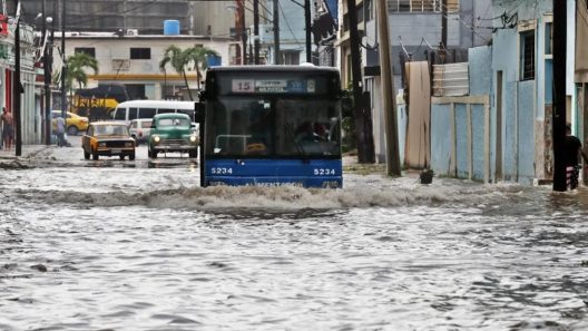 INSMET emite Aviso Especial por lluvias y tormentas en Cuba: estas zonas sentirán primero el impacto