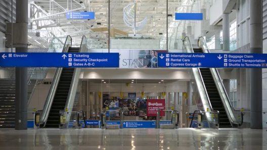 Caos en aeropuertos del sur de Florida: cientos de retrasos y cancelaciones de vuelos