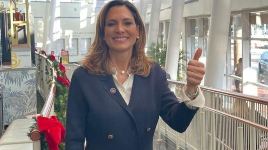 Miami celebra proyecto de ley que facilitaría visas H-1B para médicos, incluidos los cubanos