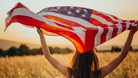 Ciudadanos de más países se suman al pago de 15 mil dólares para un visado a Estados Unidos