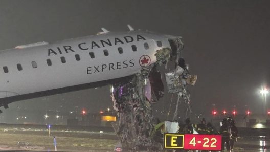 Impactante accidente aéreo: colisión en pista deja decenas de heridos en aeropuerto de Nueva York