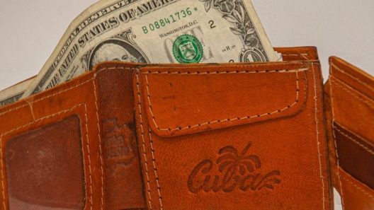 Precio del dólar en Cuba hoy: así está el cambio oficial vs informal