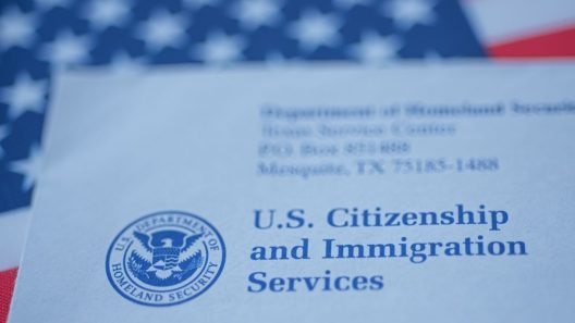 USCIS suspende tarifas migratorias en estos casos de asilo