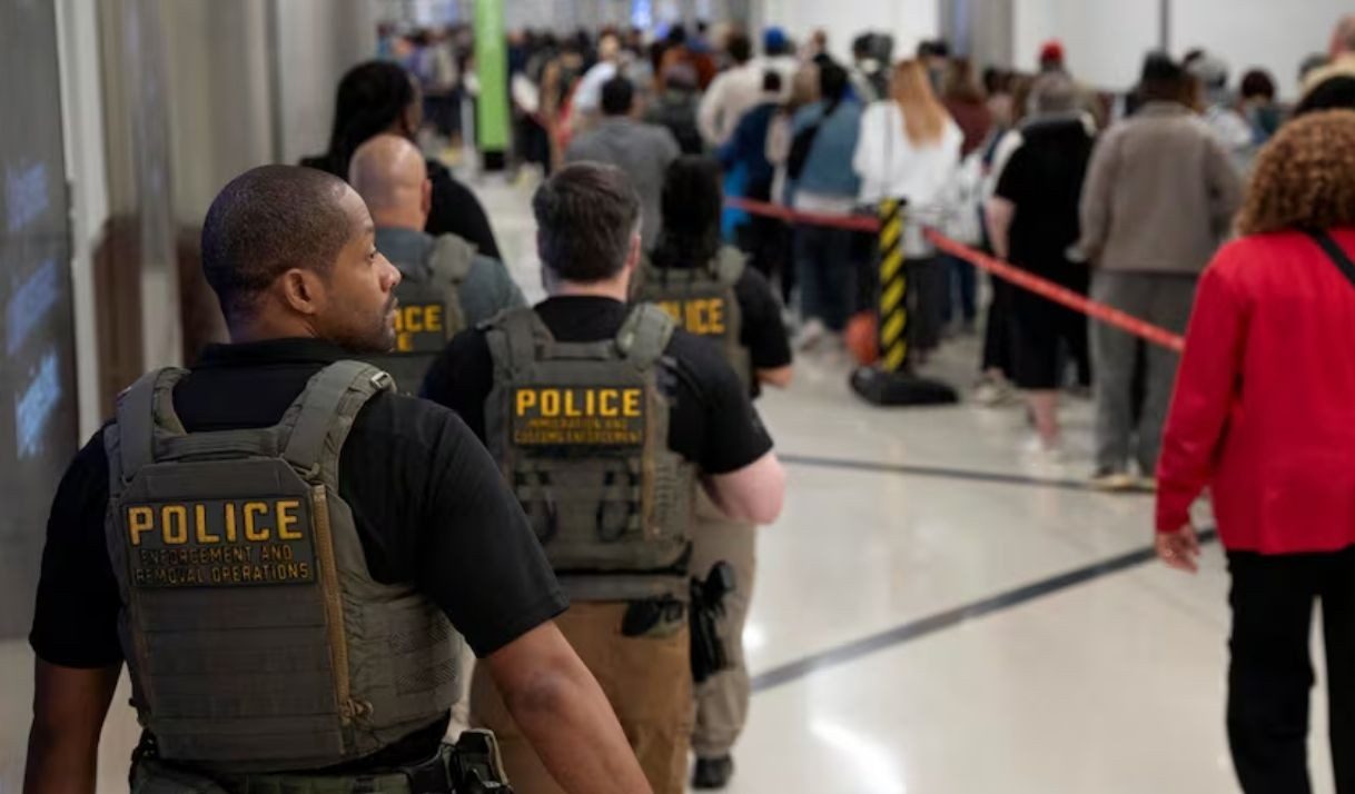 Estos son los aeropuertos donde hay agentes de ICE por estos días