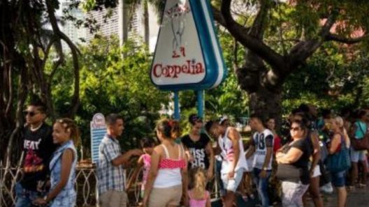 Heladería Coppelia reabre en La Habana con un solo sabor