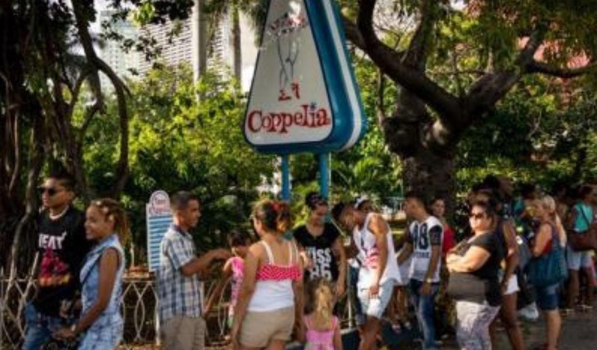 Heladería Coppelia reabre en La Habana con un solo sabor
