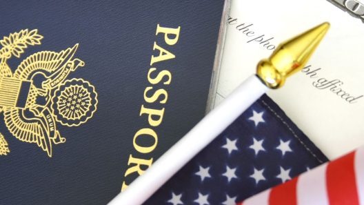 ¿Fin de la ciudadanía por nacimiento en Estados Unidos? Corte Suprema debate esta semana