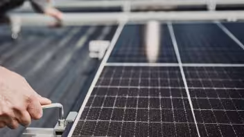 Ministro confirma que Cuba abrió la puerta al sector privado para vender electricidad