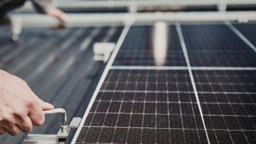 Ministro confirma que Cuba abrió la puerta al sector privado para vender electricidad