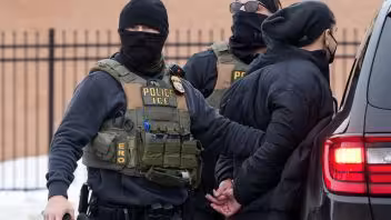 EE.UU. podría detener a refugiados sin green card con nueva política de Trump