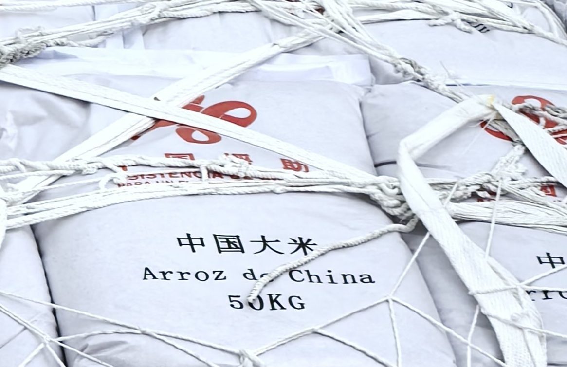 Completada entrega de arroz donado por China, mientras retrasan descarga de nuevo cargamento
