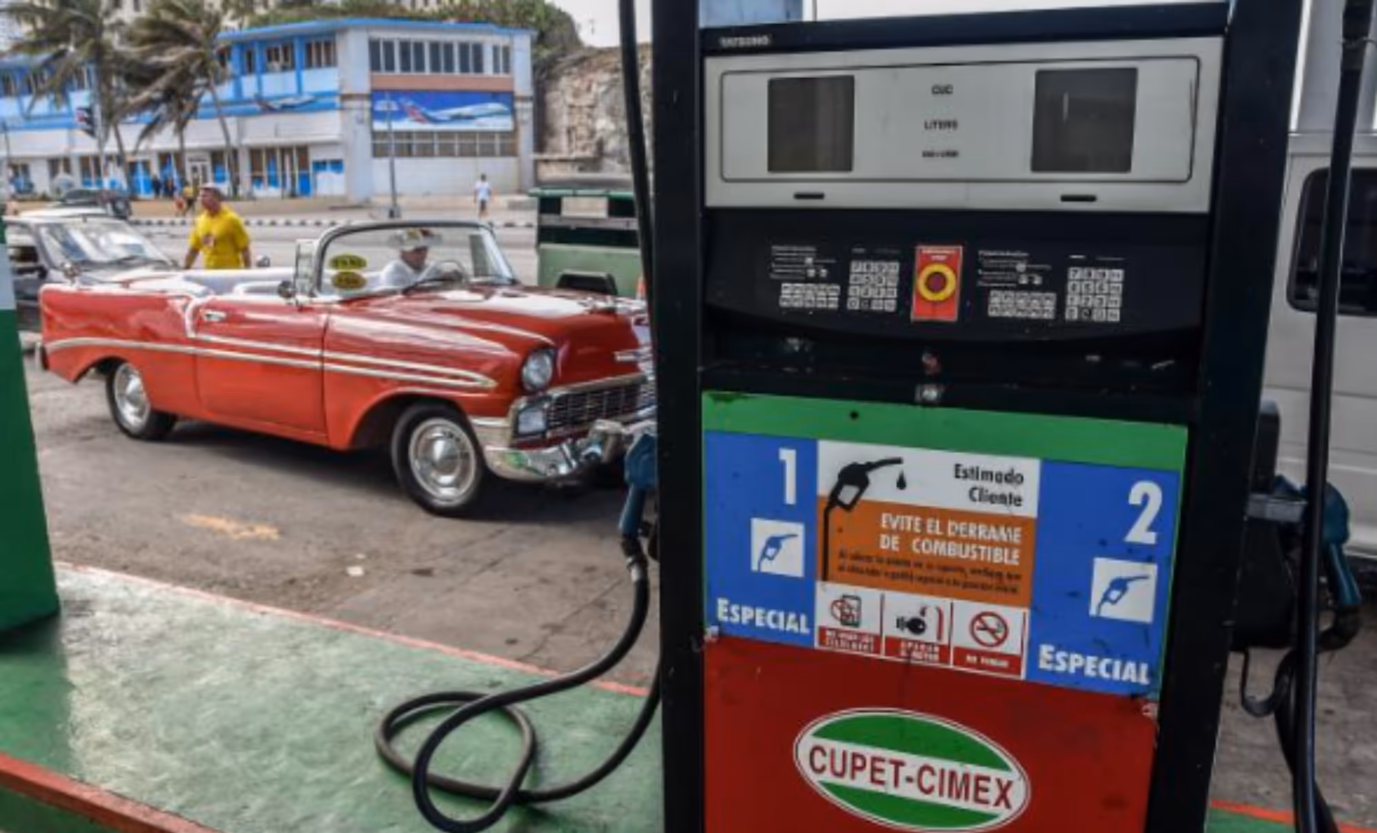 Lo que nadie te cuenta sobre rentar un carro en Cuba: la odisea de conseguir gasolina