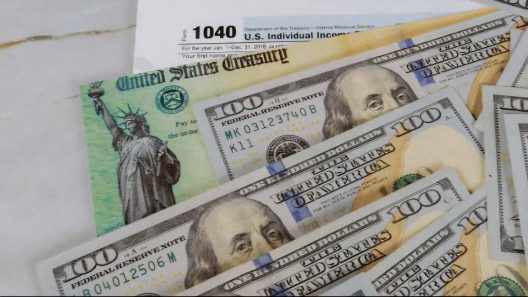 Así puedes recibir el pago de 3700 dólares del IRS en Estados Unidos
