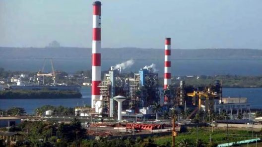 La termoeléctrica de Cienfuegos vuelve a operar y se enlaza al microsistema del centro de Cuba