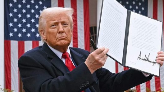 Trump firmará los dólares por primera vez en la historia de EE.UU.