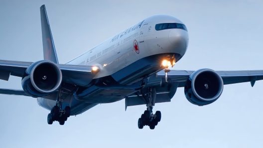 Air Canada suspende rutas por el encarecimiento del combustible y ajusta su red de vuelos
