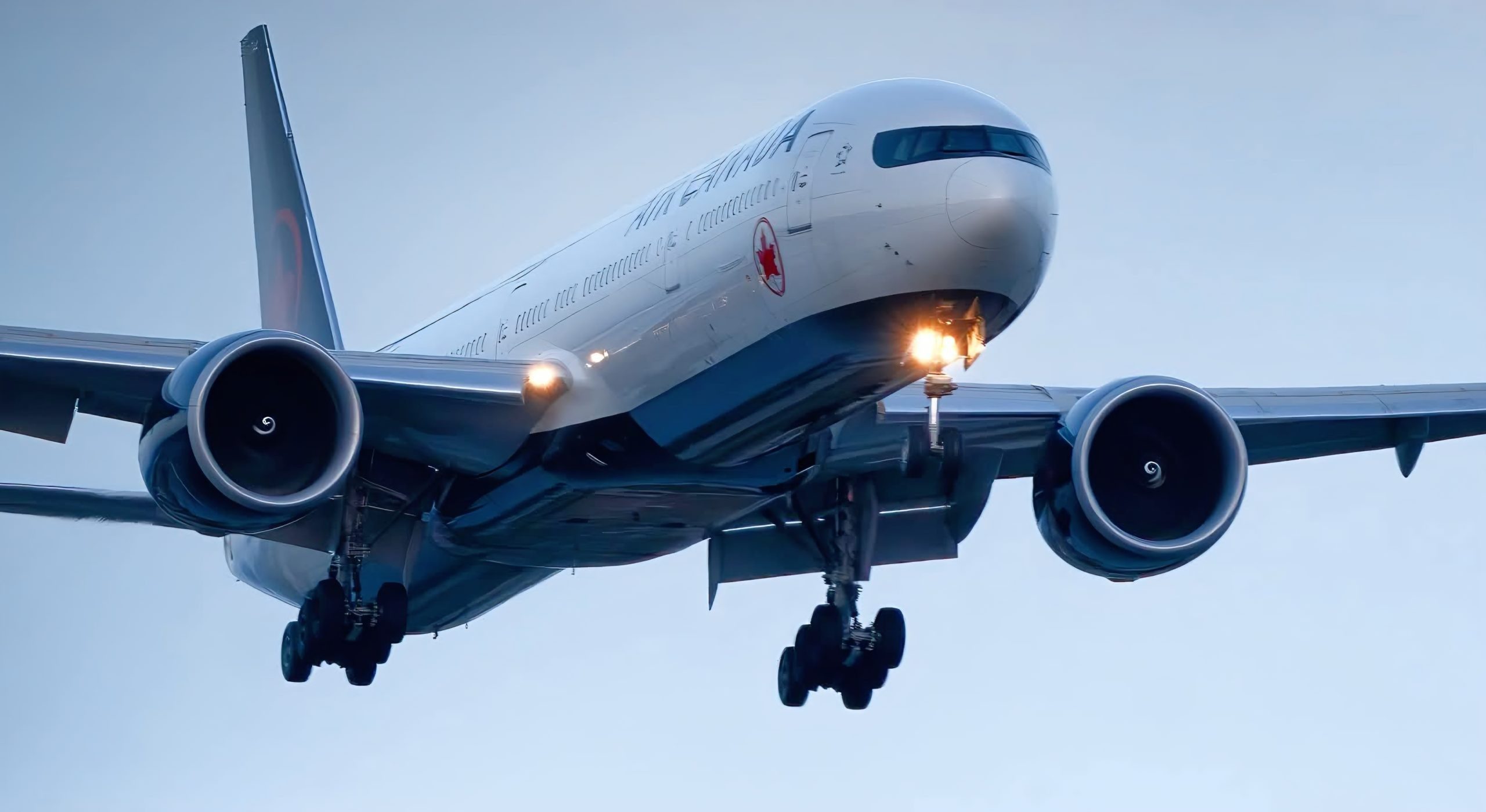 Air Canada suspende rutas por el encarecimiento del combustible y ajusta su red de vuelos