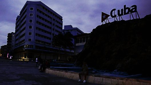 Apagón en La Habana: desconexiones por frecuencia dejan amplias zonas sin servicio eléctrico