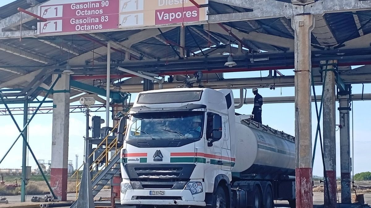 ¿A dónde va el petróleo ruso? 100 mil toneladas frente a colas de más de 10.000 para los CUPET