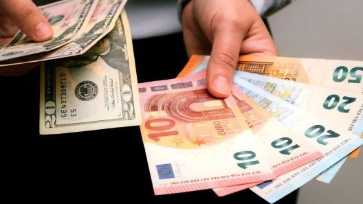 El euro amplía su ventaja sobre el dólar en el mercado informal cubano este 10 de abril
