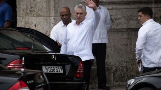 Díaz-Canel dice que no hay combustible en Cuba para «casi nada»