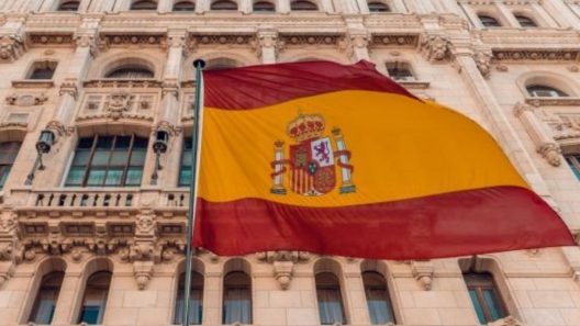 España flexibiliza requisitos para cubanos ante retrasos en certificados penales