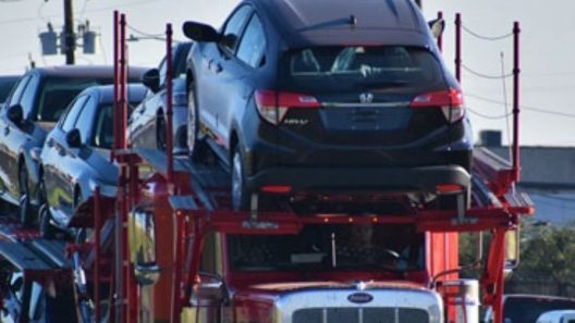 Cubanos pagan hasta 6.000 dólares para recuperar sus propios autos retenidos en Miami