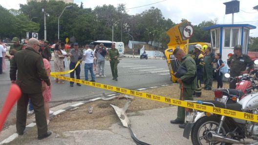 Accidente en 23 y Paseo: vuelca un taxi en pleno Vedado y deja lesionados
