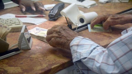 Cuba: Banco Metropolitano ofrece empleo con salario equivalente a un paquete de pollo 