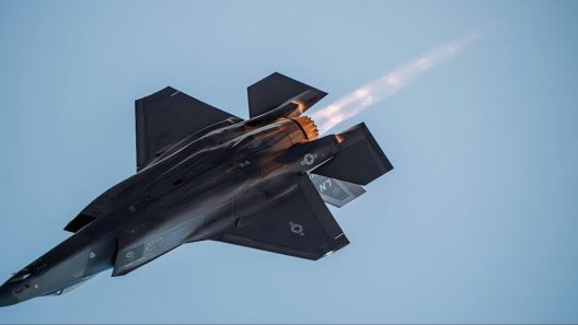Derriban un avión de combate de Estados Unidos en Irán y crece la tensión en Medio Oriente