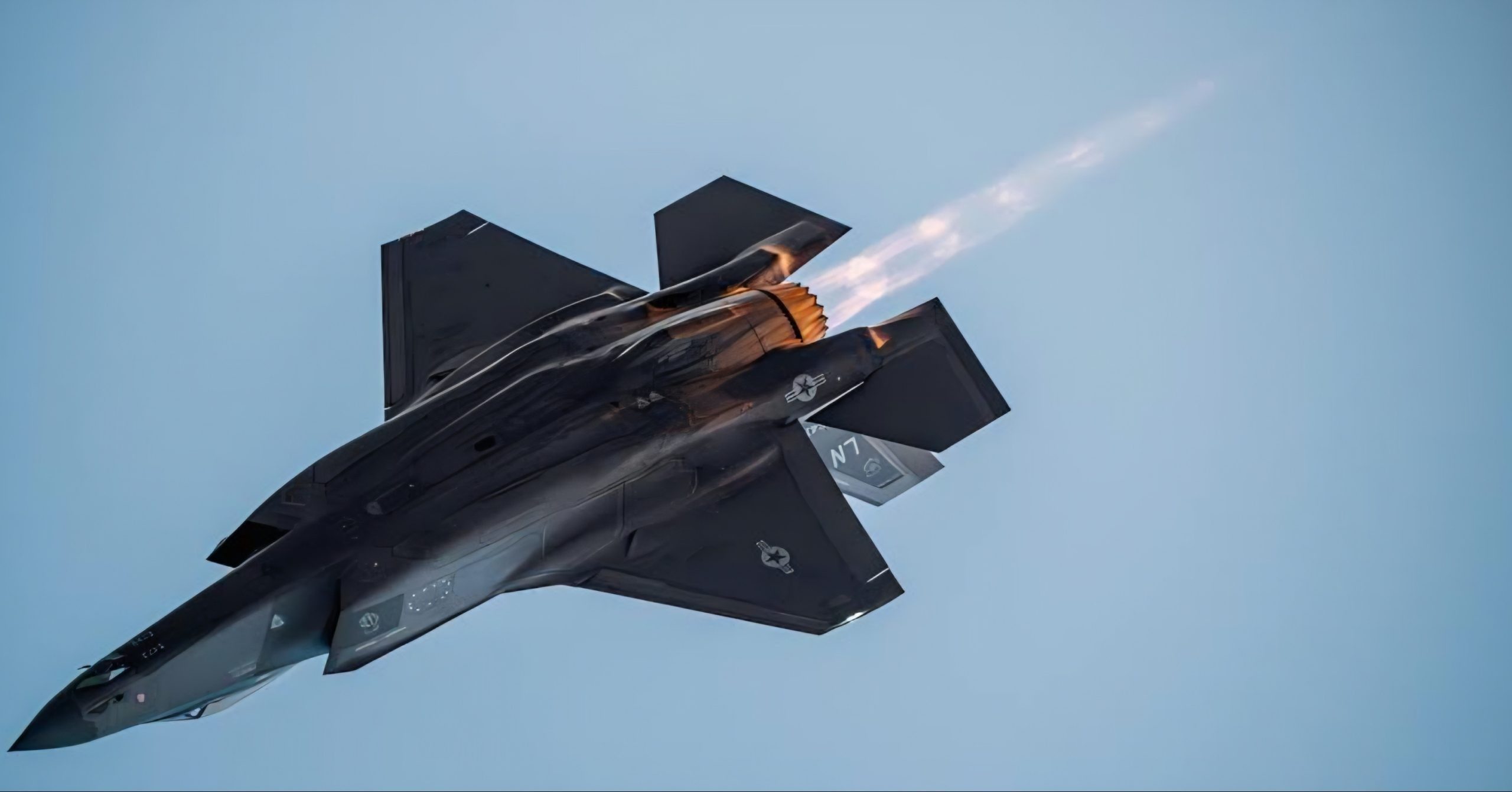 Derriban un avión de combate de Estados Unidos en Irán y crece la tensión en Medio Oriente