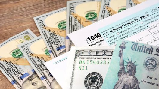 Dinero en camino para millones en Estados Unidos: IRS informa sobre reembolso de impuestos (tax refunds)