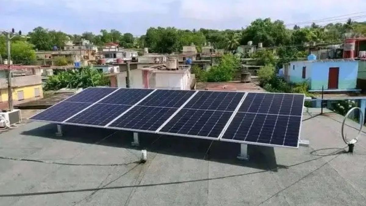 China entrega a Cuba otros 5.000 paneles solares para viviendas en estas comunidades