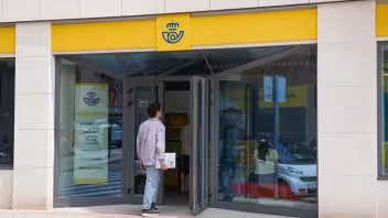 La regularización de migrantes en España impulsa el empleo hasta un récord de 22,5 millones de trabajadores 