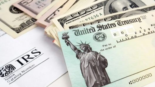 Millones de estadounidenses ya reciben los tax refunds y se nota en los comercios