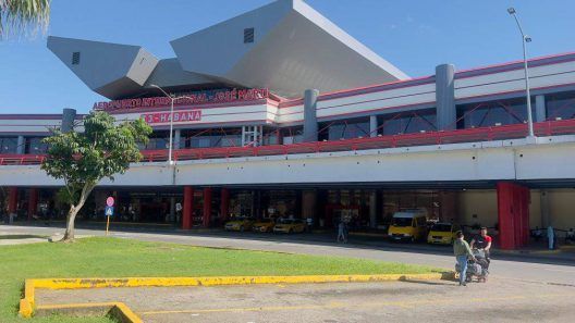 “Solo el carro cuesta 600 dólares”: viajar desde el centro de Cuba a La Habana para volar a España ya parece otro pasaje