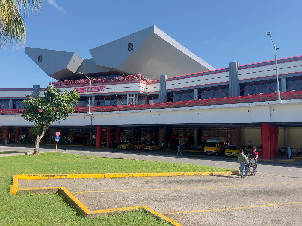 “Solo el carro cuesta 600 dólares”: viajar desde el centro de Cuba a La Habana para volar a España ya parece otro pasaje