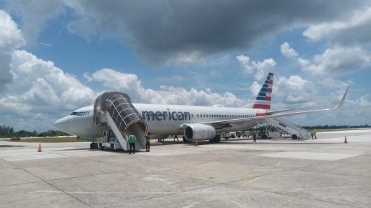 American Airlines mantiene vuelos a seis aeropuertos cubanos: así están los precios