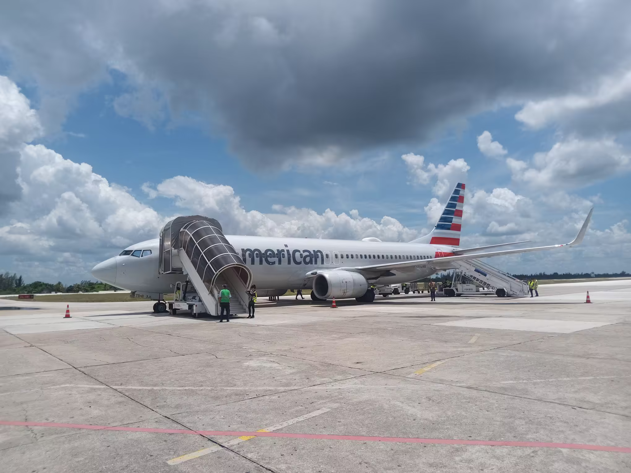 American Airlines mantiene vuelos a seis aeropuertos cubanos: así están los precios
