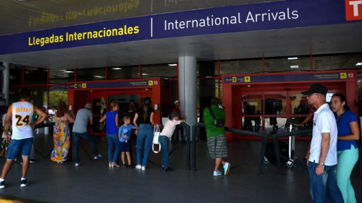 ¿Te pueden impedir regresar a Cuba aunque seas ciudadano cubano? Esto establece la nueva ley