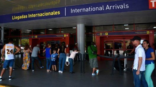 ¿Te pueden impedir regresar a Cuba aunque seas ciudadano cubano? Esto establece la nueva ley