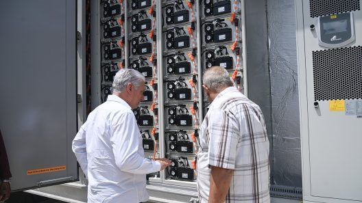 Primera batería BESS en Cuba avanza al 93% y promete apoyar los parques solares