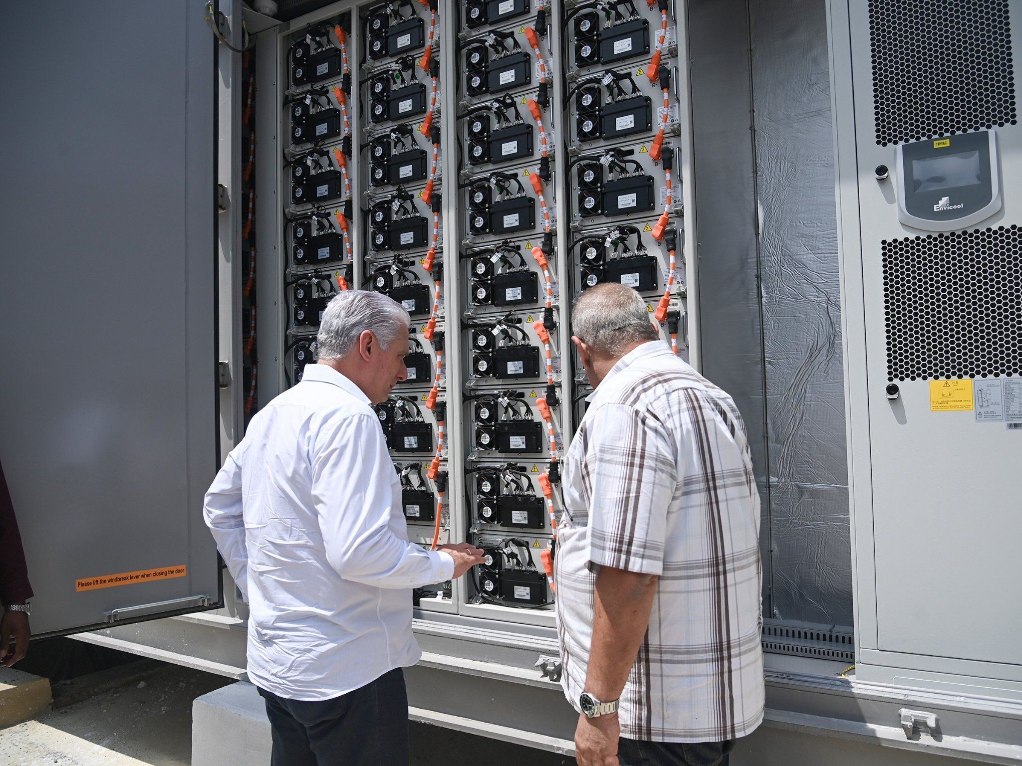 Primera batería BESS en Cuba avanza al 93% y promete apoyar los parques solares