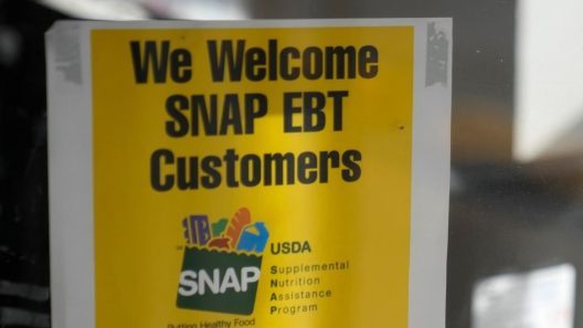 Cientos de cubanos en EE.UU afectados con los recortes de los cupones de SNAP